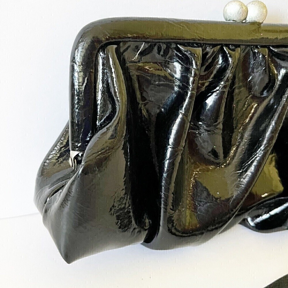 Simply Vera Wang Black Patent Leather Wristlet Clutch Retro Kiss Lock Closure - Picture 2 of 6